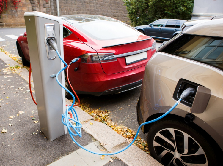 Nyní můžete využít zajímavé slevy na nákup elektromobilu