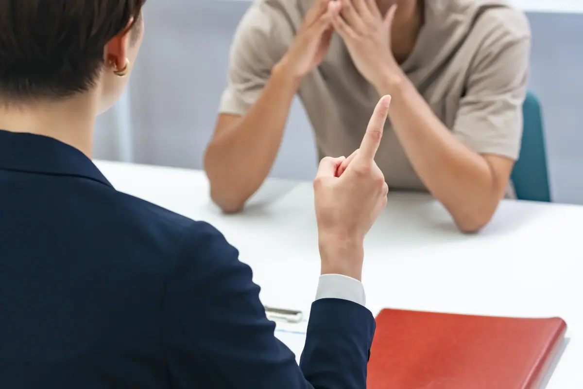 Mladí uchazeči o práci často přicházejí na pohovor s vlastními požadavky. Mladí uchazeči o práci často přicházejí na pohovor s vlastními požadavky.