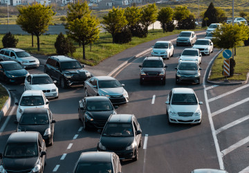 Ve vytíženém úseku v Praze budou muset řidiči zvládnout zipování Ve vytíženém úseku v Praze budou muset řidiči zvládnout zipování