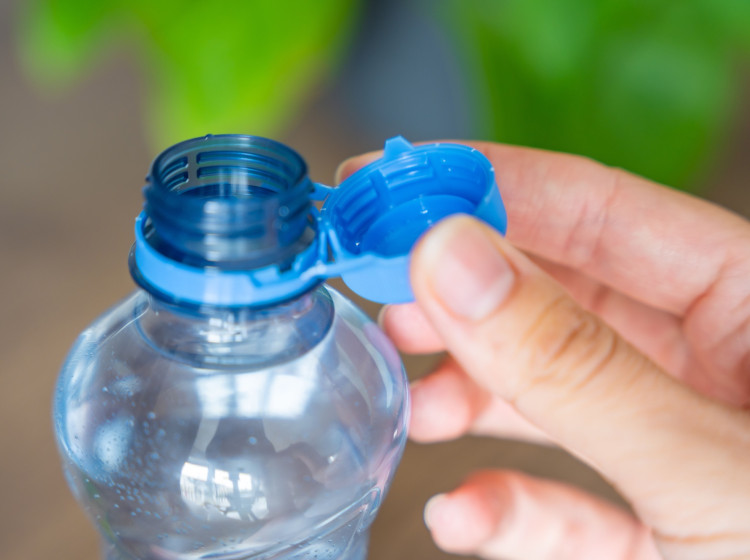 Přichycené víčko není jedinou změnou, kterou EU chystá