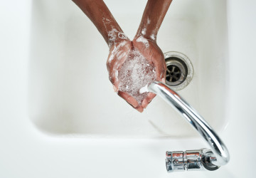 Nečekejte na teplou vodu z kohoutku