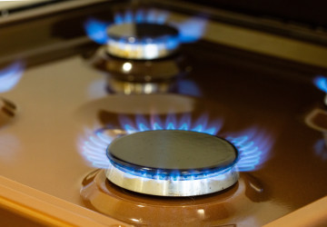 Plynové sporáky se začínají v bytových domech zakazovat