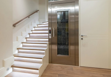 Malý výtah v rodinném domě nemusí být nedostupným luxusem. 