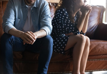 Vláda hýbe s rozpočtem a následky ponesou stovky domácností.