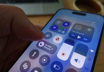 Ikony v horní liště telefonu často odhalí procesy, o kterých většina uživatelů ani neví, že se v daný moment dějí.