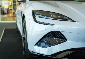 Bezpečnostní úřad varuje před rizikem špionáže u některých značek automobilů