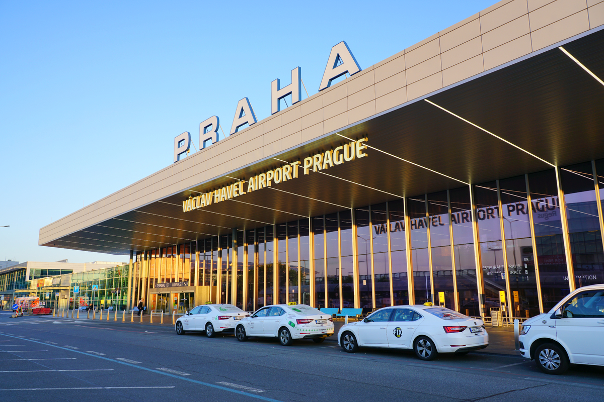 Po omezení tekutin letiště v Praze ruší další otravné nařízení. Po omezení tekutin letiště v Praze ruší další otravné nařízení.