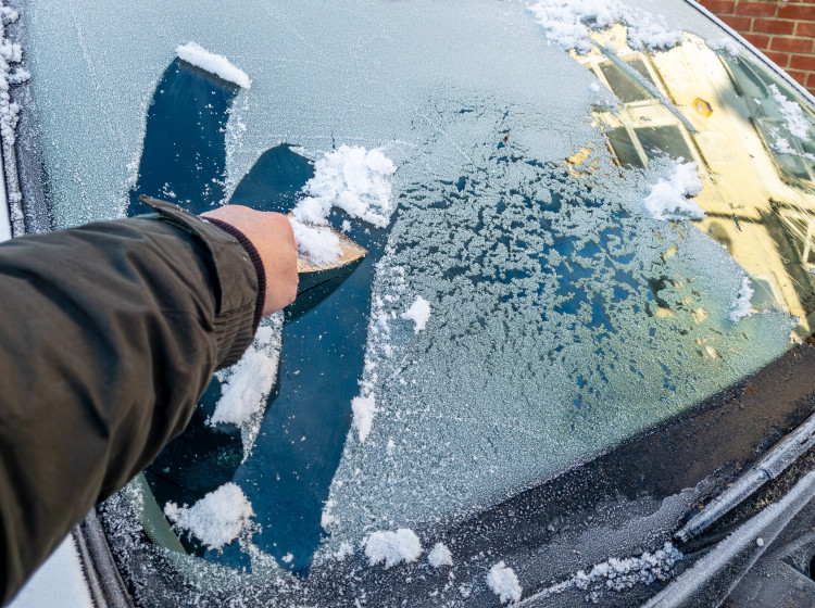 Mráz sevře celou republiku. Teploty spadnou pod nulu už během pár hodin. Mráz sevře celou republiku. Teploty spadnou pod nulu už během pár hodin.
