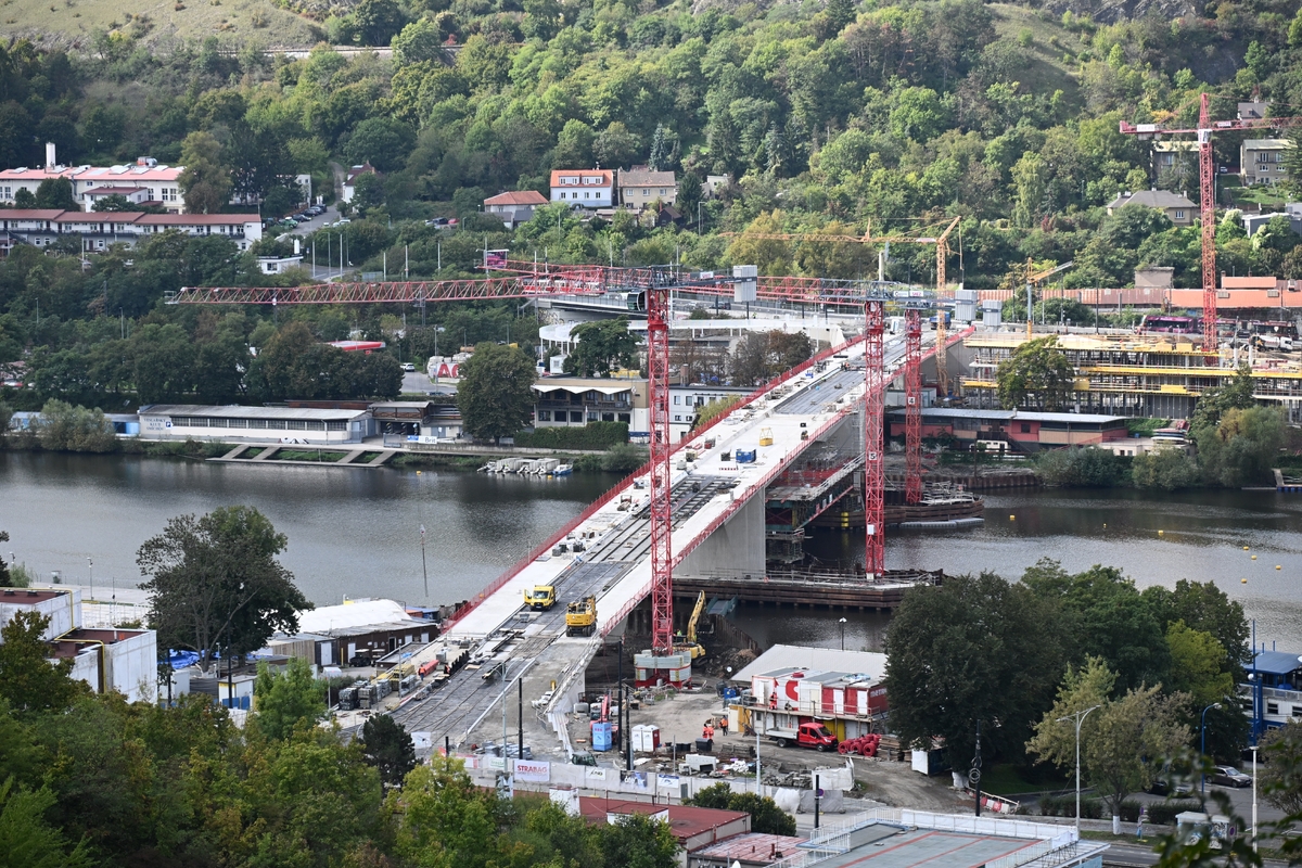 Dvorecký most je v provozu