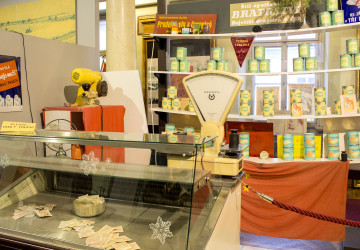 Tyhle socialistické dobroty poznají jen ti, kdo přežili školní jídelnu. 