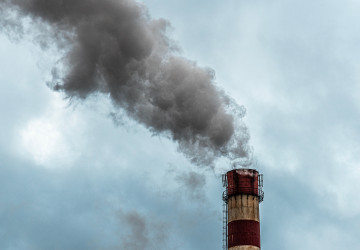 Nové emisní povolenky se blíží a zasáhnou zejména Čechy s nižšími příjmy. Přijdou o tisíce korun oproti roku 2025