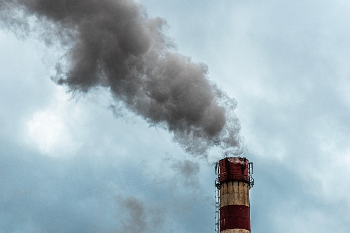 Nové emisní povolenky se blíží a zasáhnou zejména Čechy s nižšími příjmy. Přijdou o tisíce korun oproti roku 2025