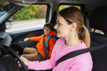 Bydlení za městem může být fajn, dokud si člověk nezačne připadat jako taxislužba.