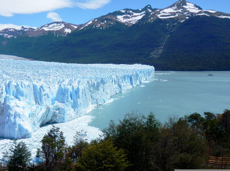 Tání ledovců je jen jedním z viditelných příznaků globální klimatické krize