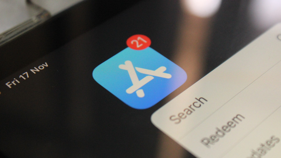 Stahujte aplikace pouze z ověřených zdrojů, jako je App Store a Google Play a projděte si i recenze.