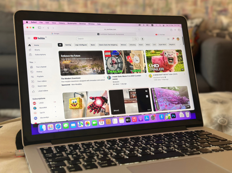 V roce 2025 už reklamy tvoří podstatnou část příjmů YouTube a jejich délka i frekvence výrazně vzrostly.