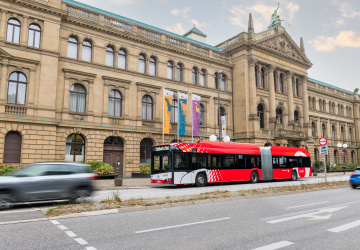 Elektrický autobus Solaris v ulicích německého Bonnu
