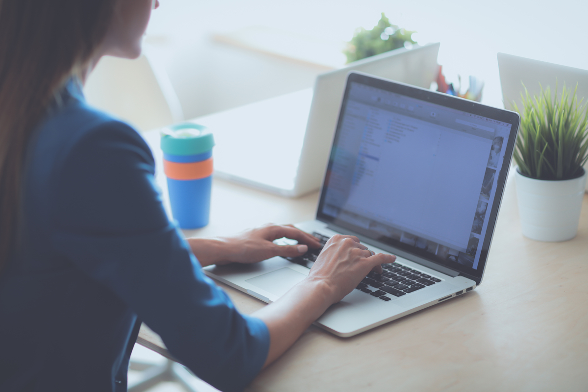 Správné nastavení počítače uleví vašemu zraku. Správné nastavení počítače uleví vašemu zraku.