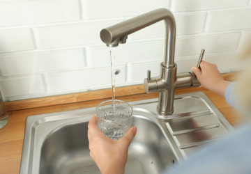 Filtrační zařízení za pár korun zbaví kohoutkovou vodu chloru Filtrační zařízení za pár korun zbaví kohoutkovou vodu chloru