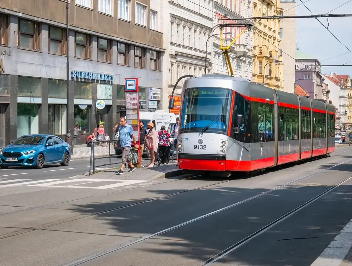 PID se rozhodla znovu upravit podobu informací na zastávkách. 
