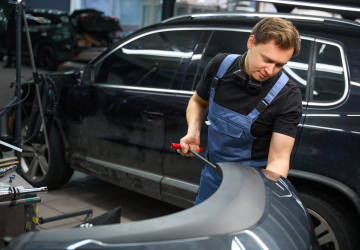 Někteří lidé autoservisům nechtějí zaplatit, protože jim přijdou částky vysoké. Někteří lidé autoservisům nechtějí zaplatit, protože jim přijdou částky vysoké.