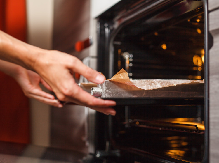 Volba správné trouby ovlivňuje chuť, spotřebu i komfort při vaření.