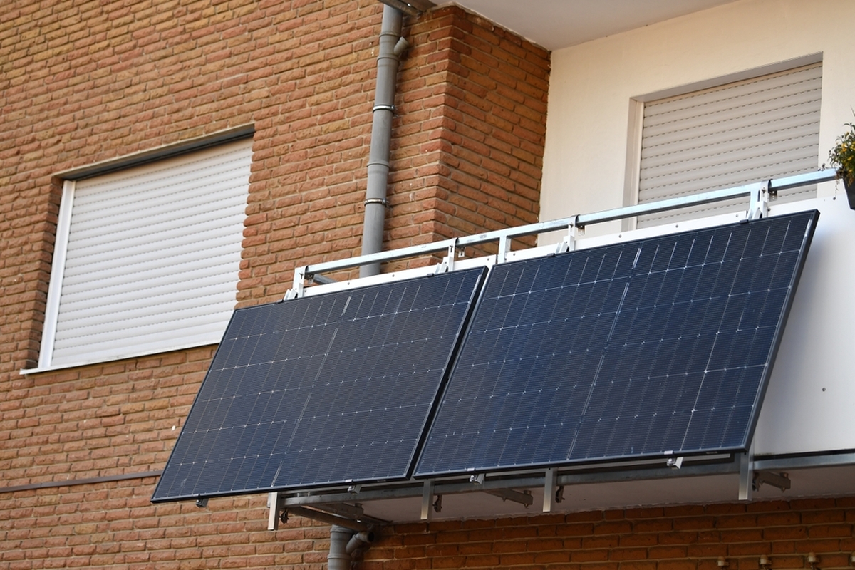 Balkonové solární elektrárny jsou hitem. Balkonové solární elektrárny jsou hitem.