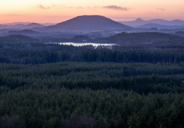 Stavba by podle odpůrců mohla ohrozit přírodní i kulturní dědictví.