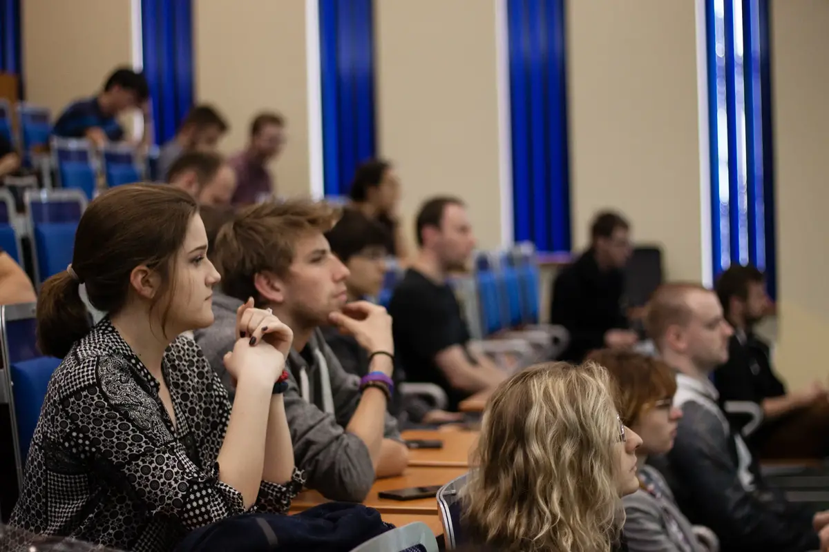 Většina českých vysokoškoláků zvládá kombinovat studium s flexibilním pracovním úvazkem