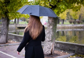 Déšť zasáhne většinu Česka, bez deštníku raději nevycházejte