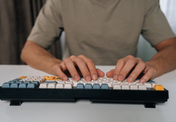 Útočníci napadli známý internetový obchod