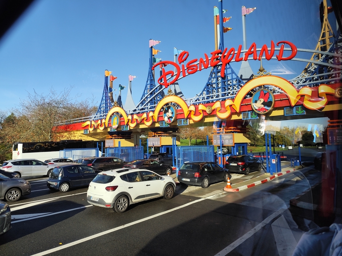 Pařížský Disneyland je světový fenomén, s jeho návštěvou se však pojí několik háčků. 