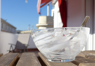 Využijte sněhu a udělejte si virální balkonovou zmrzlinu jen ze 2 surovin