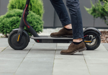 Elektrické koloběžky dnes vidíme na každém rohu. 