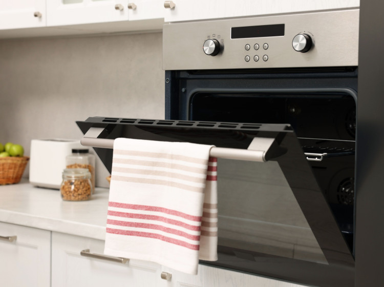 Utěrky na dveřích trouby jsou semeništěm bakterií Utěrky na dveřích trouby jsou semeništěm bakterií