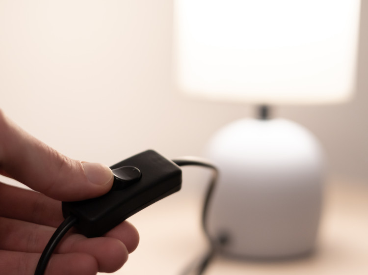 Noční stolek není nutnost Noční stolek není nutnost