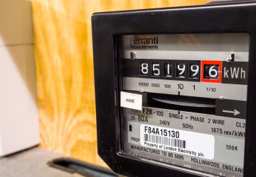 Pokud s elektřinou šetříte, zavolejte distributorovi a nechte si snížit platby