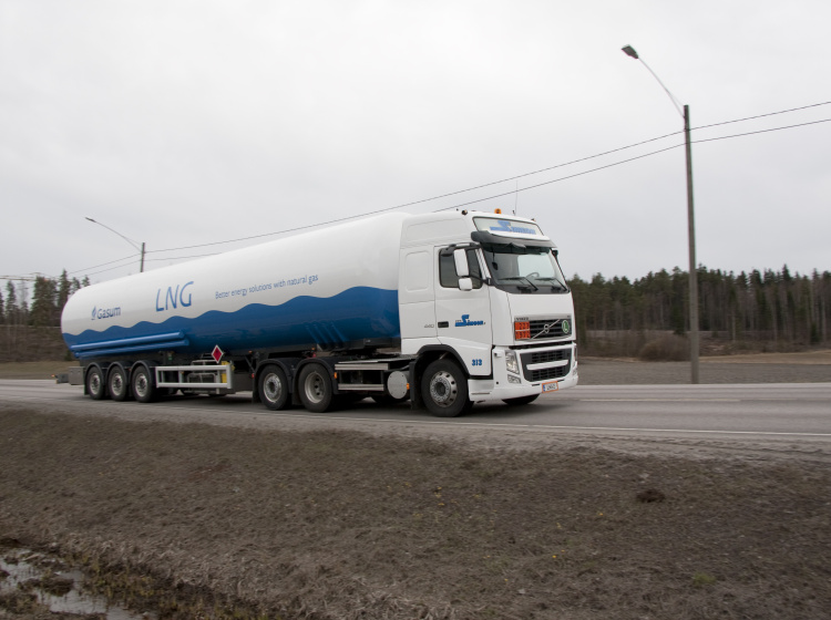 Kamion přepravující LNG