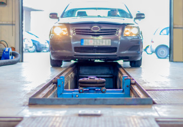 Návštěva STK je pro české řidiče velký strašák. Jak se připravit, abyste příště bez problémů prošli?