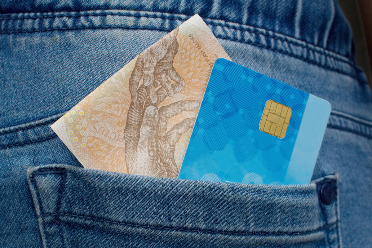 Banky rozdávají tisíce korun zpět