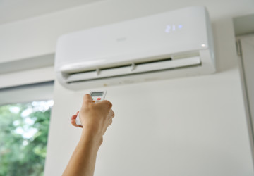 Topení klimatizací se možná může zdát jako zbytečný luxus, ale ve skutečnosti je to úsporná alternativa pro podzimní měsíce.