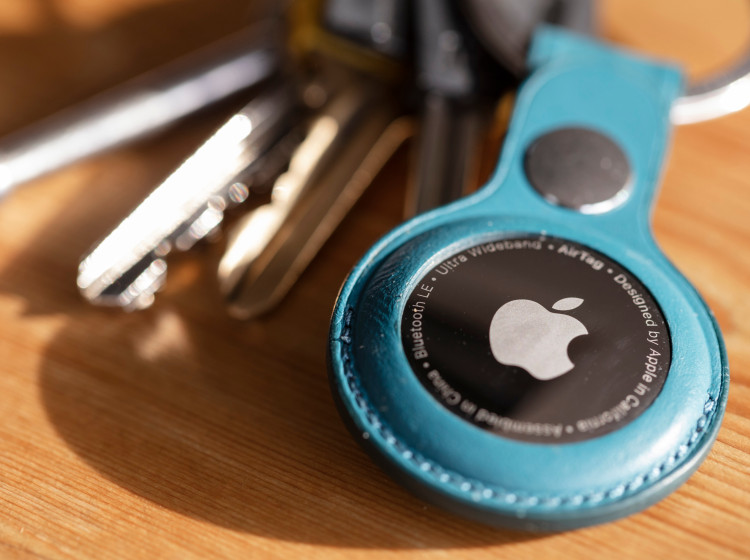 Vystrašený tatínek viděl na mapě klíče více než sto kilometrů od Brna. Syn byl naštěstí v pořádku u babičky, jen mu vypadly klíče s Air Tagem.