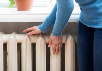 Za topení lidé každoročně utrácejí i desetitisíce korun. Za topení lidé každoročně utrácejí i desetitisíce korun.