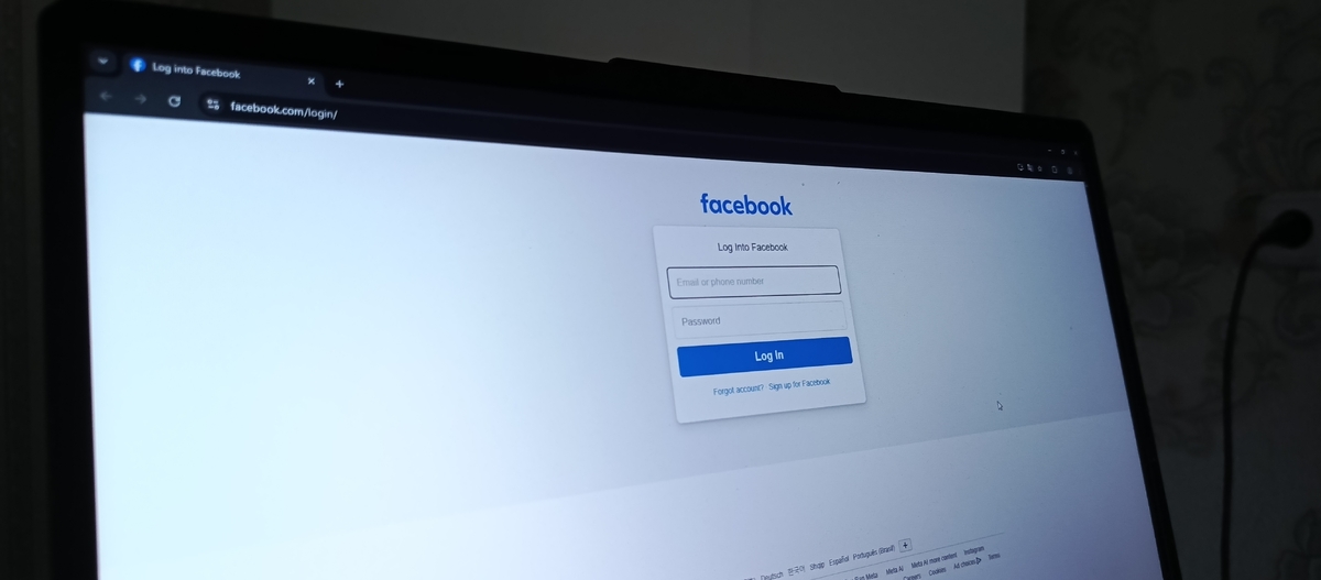 Během výkonu práce by zaměstnanec neměl trávit čas třeba na Facebooku. Během výkonu práce by zaměstnanec neměl trávit čas třeba na Facebooku.