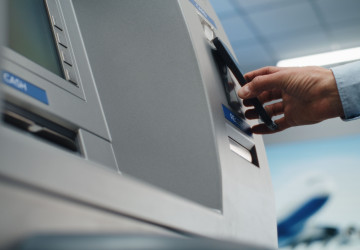 Banky mění výši poplatků