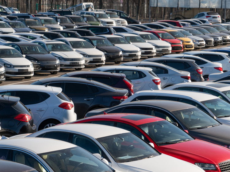 Koupě ojetého automobilu je velký krok do neznáma. Zkontrolujte jeden důležitý kód, který hodně napoví.