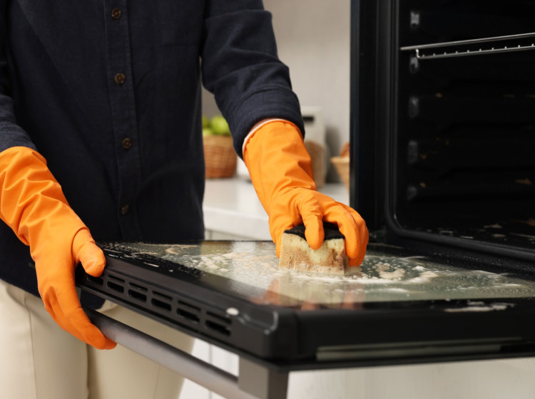 Takto efektivně vyčistíte připálenou troubu Takto efektivně vyčistíte připálenou troubu