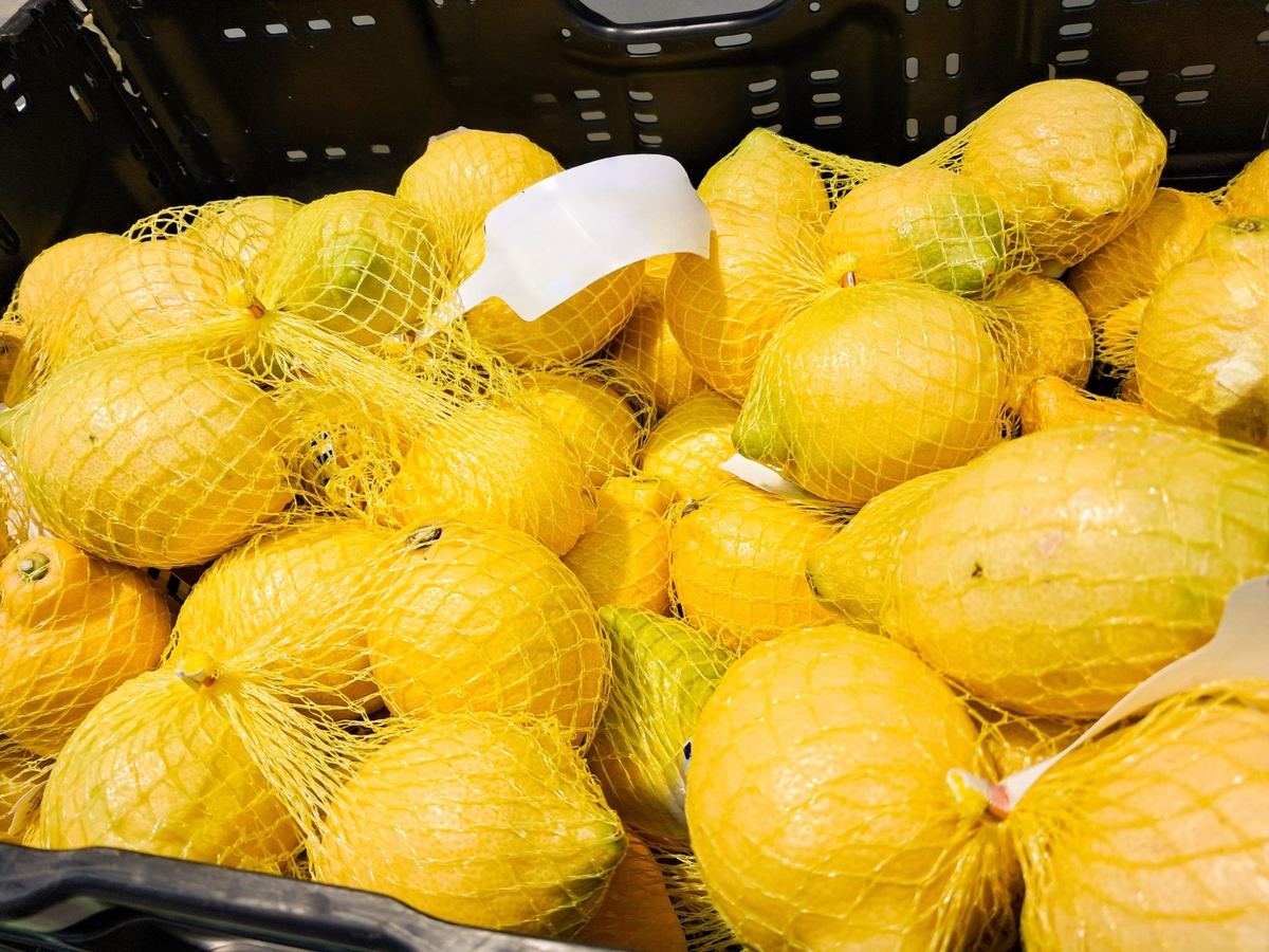 Proč se citrony prodávají ve žlutých síťkách? Proč se citrony prodávají ve žlutých síťkách?