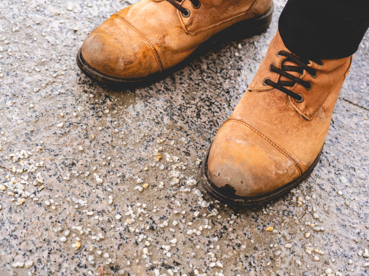 Zničit vaše boty může v zimním období posypová sůl v kombinaci se špatnou péčí