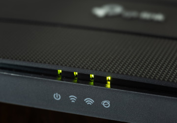 Router je v domácnosti často přehlížený, přesto dokáže svými kontrolkami prozradit důležité bezpečnostní informace.